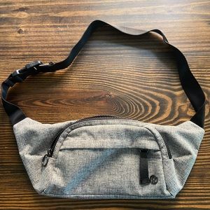 Lululemon Belt Bag On the Beat 4.5L Gray Black Fanny Pack